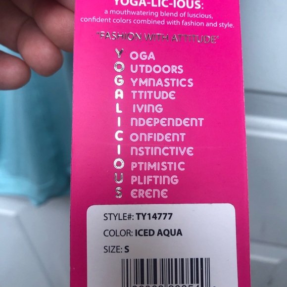 Yogalicious light blue workout top size small 💙 - Picture 9 of 14